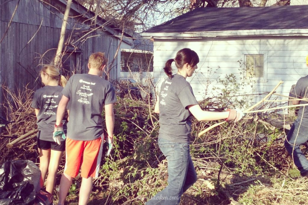 kids doing neighborhood cleanup