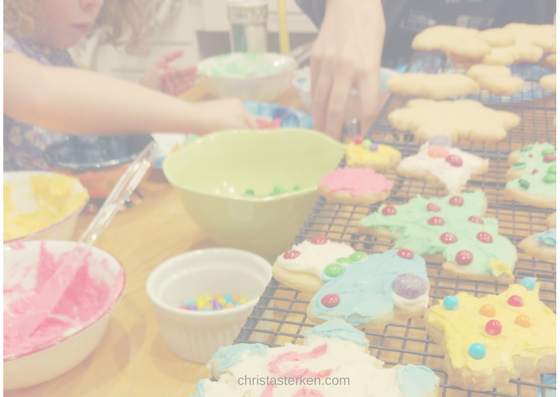 decorating christmas cookies