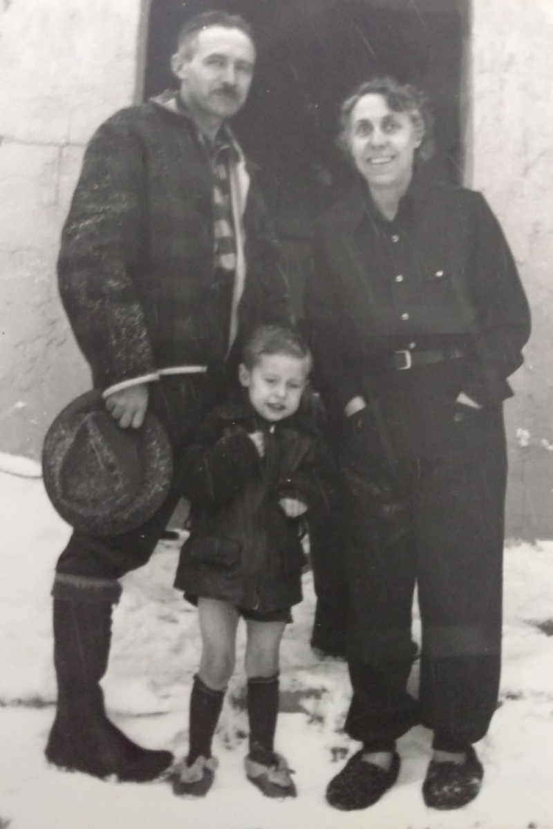 1930's family photo in the snow