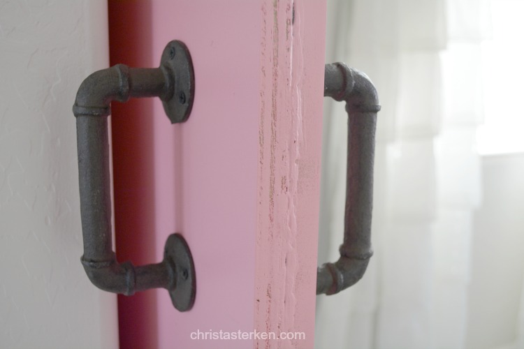 How to build a DIY sliding barn door in a weekend 