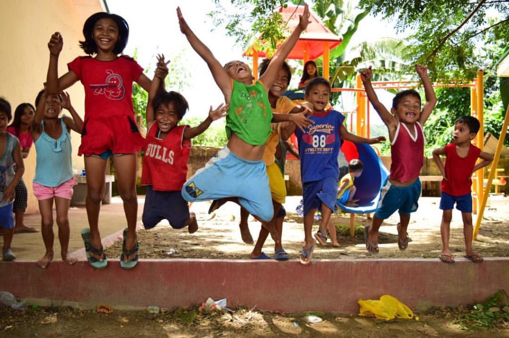 smiling children in costa rica