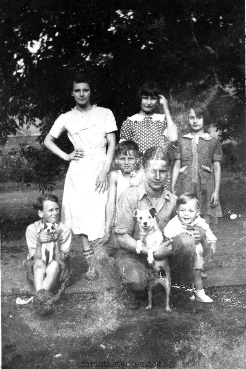 photo of depression era family